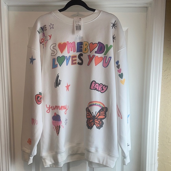 The Mayfair Group Somebody Loves You Crewneck in White - Picture 2 of 9